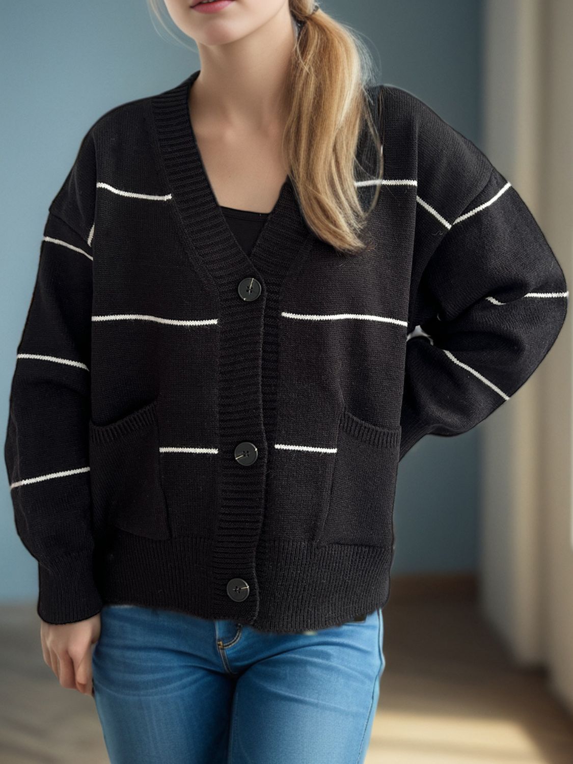 Effortlessly Elegant Cardigan with a Timeless Design