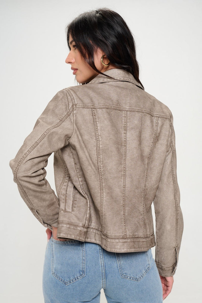 Effortlessly Elegant Jacket with a Timeless Design