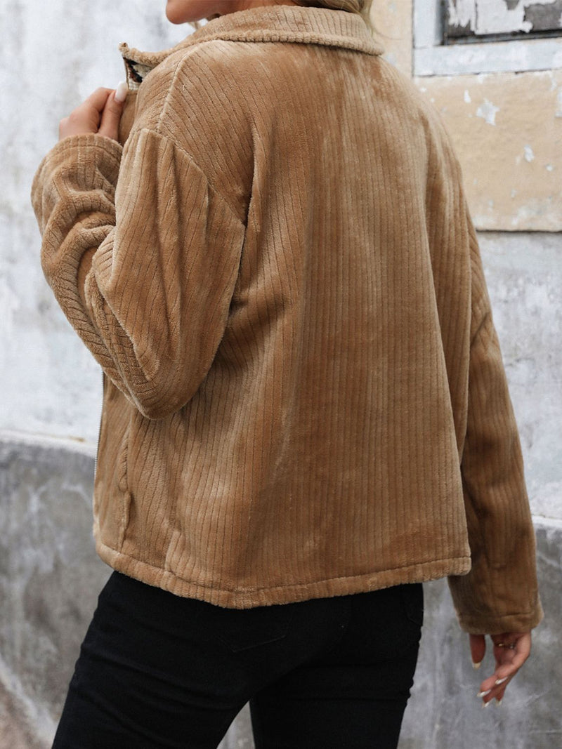 Well Tailored Jacket with a Graceful Silhouette