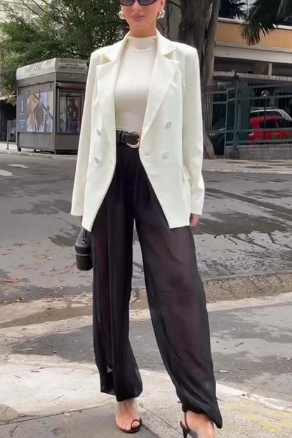Effortlessly Elegant Pants with a Timeless Design
