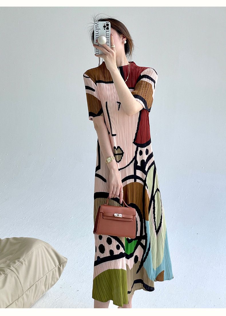 Gracefully Styled Dress for Any Occasion
