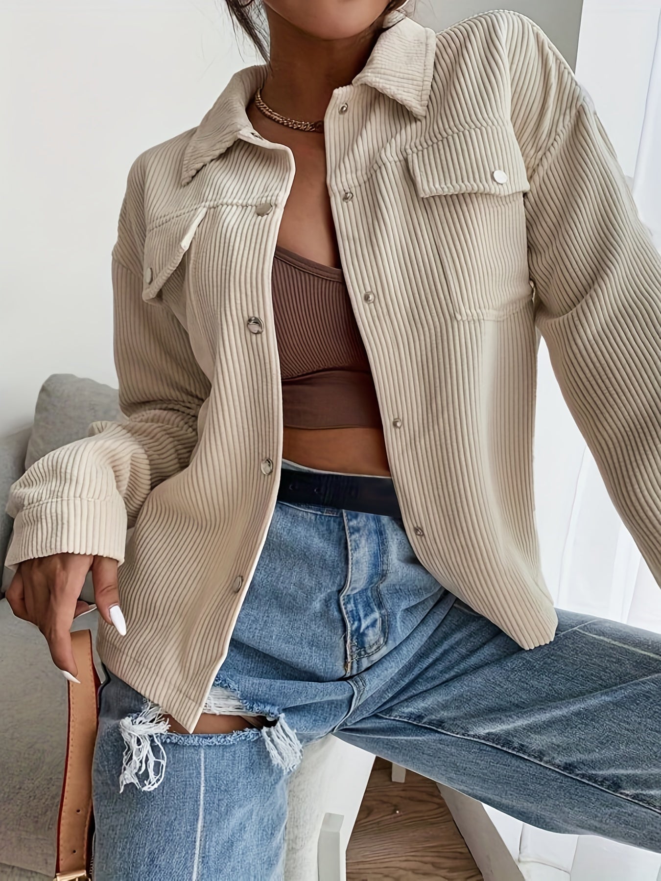 Well Tailored Jacket with a Graceful Silhouette