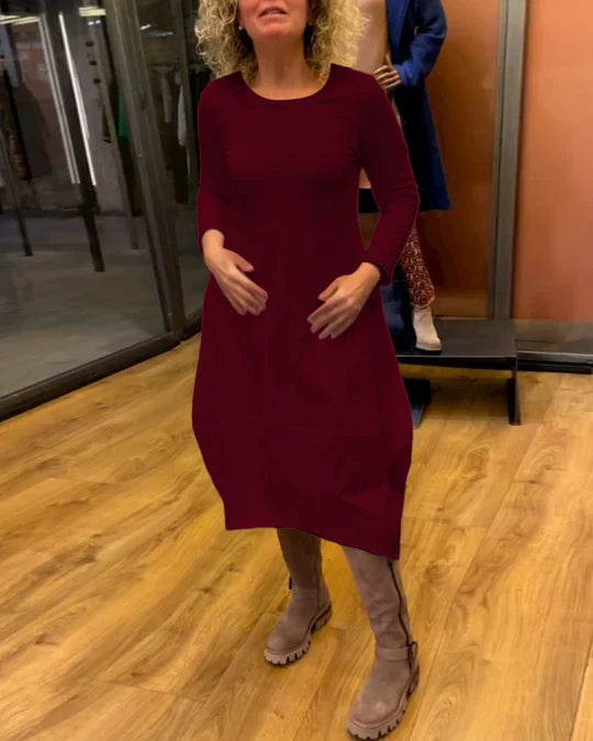 Beautifully Finished Dress in a Timeless Design