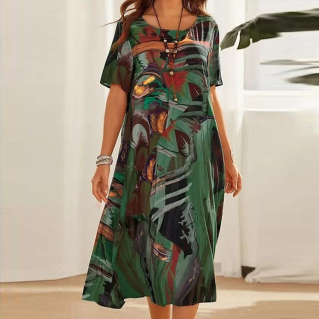 Beautifully Finished Dress in a Timeless Design