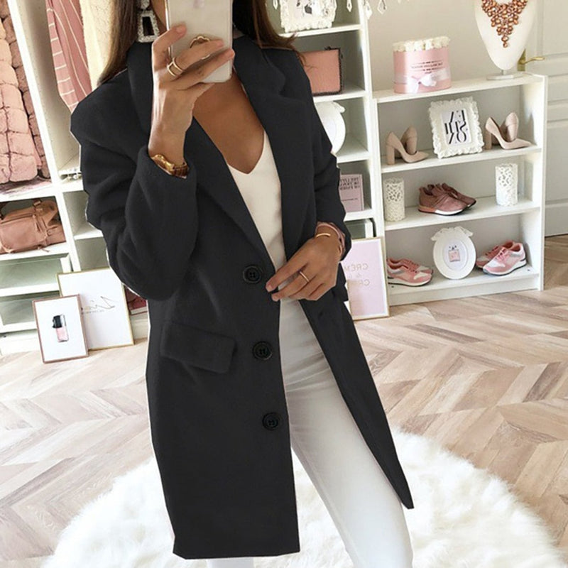 Well Tailored Coat with a Graceful Silhouette