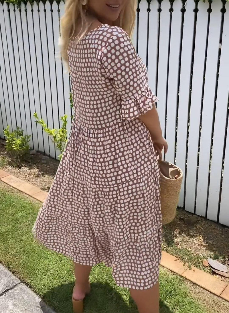 Well Tailored Dress with a Graceful Silhouette