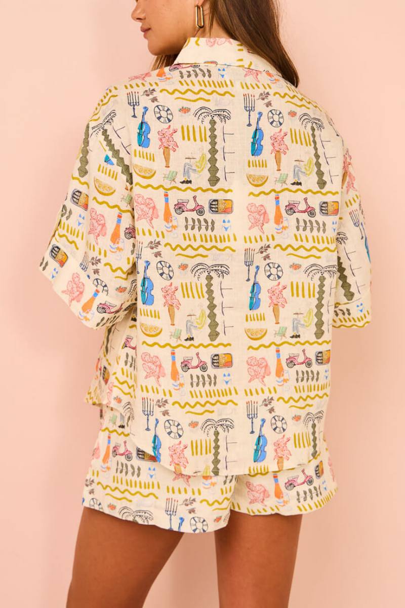 Effortlessly Elegant Garment with a Timeless Design