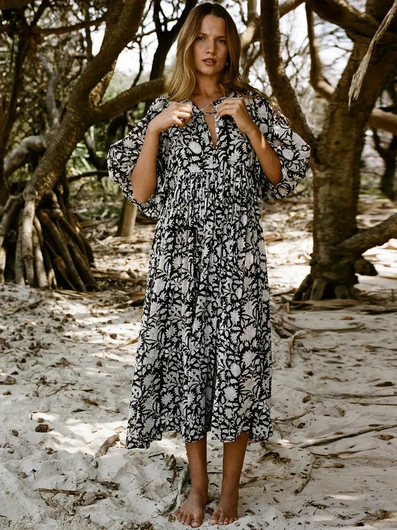Well Tailored Dress with a Graceful Silhouette