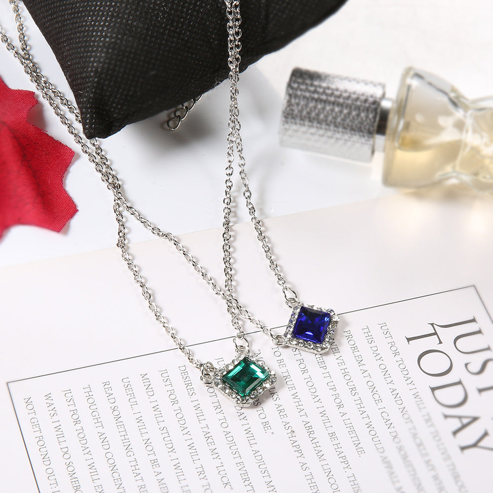 Klassinen Kaulakoru ajattomalla viehätyksellä