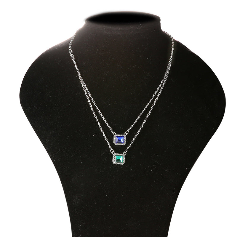 Klassinen Kaulakoru ajattomalla viehätyksellä