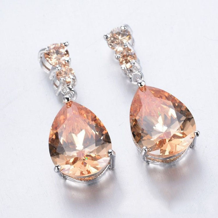 Elegantti Korvarengas jokaiseen tilaisuuteen