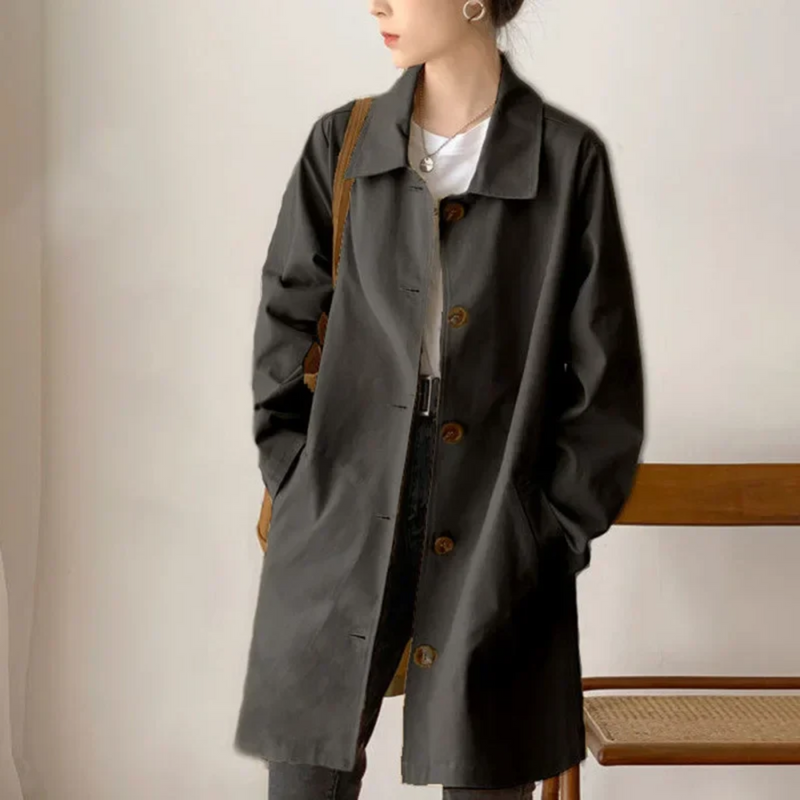 Effortlessly Elegant Coat with a Timeless Design