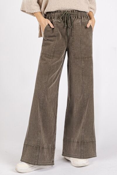 Effortlessly Elegant Trousers with a Timeless Design