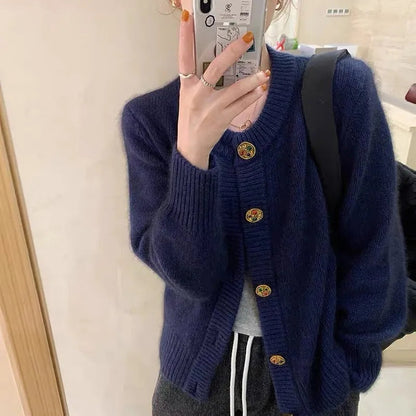 Kauniisti valmistettu Villapaita