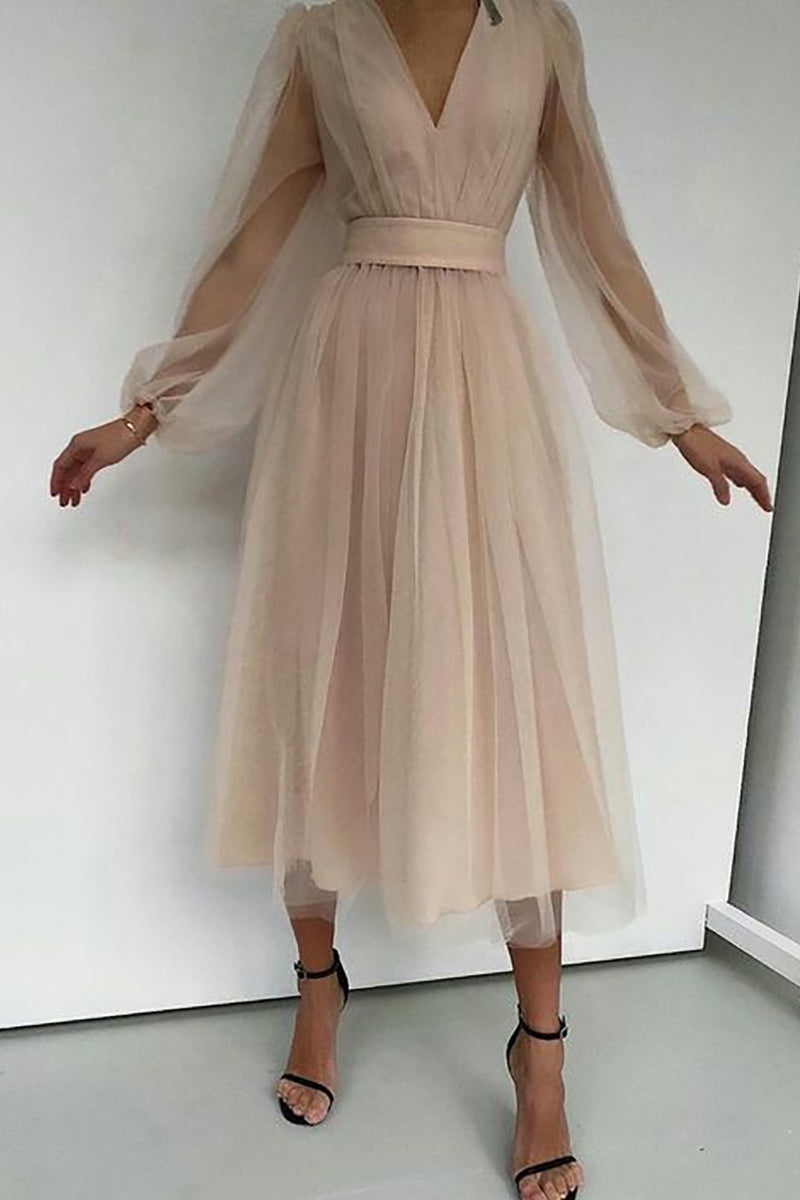Beautifully Finished Dress in a Timeless Design