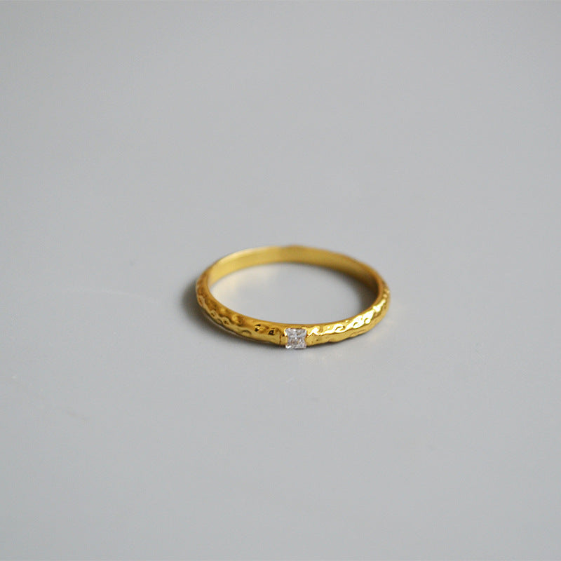 Kaunis Sormus ainutlaatuisella tyylillä