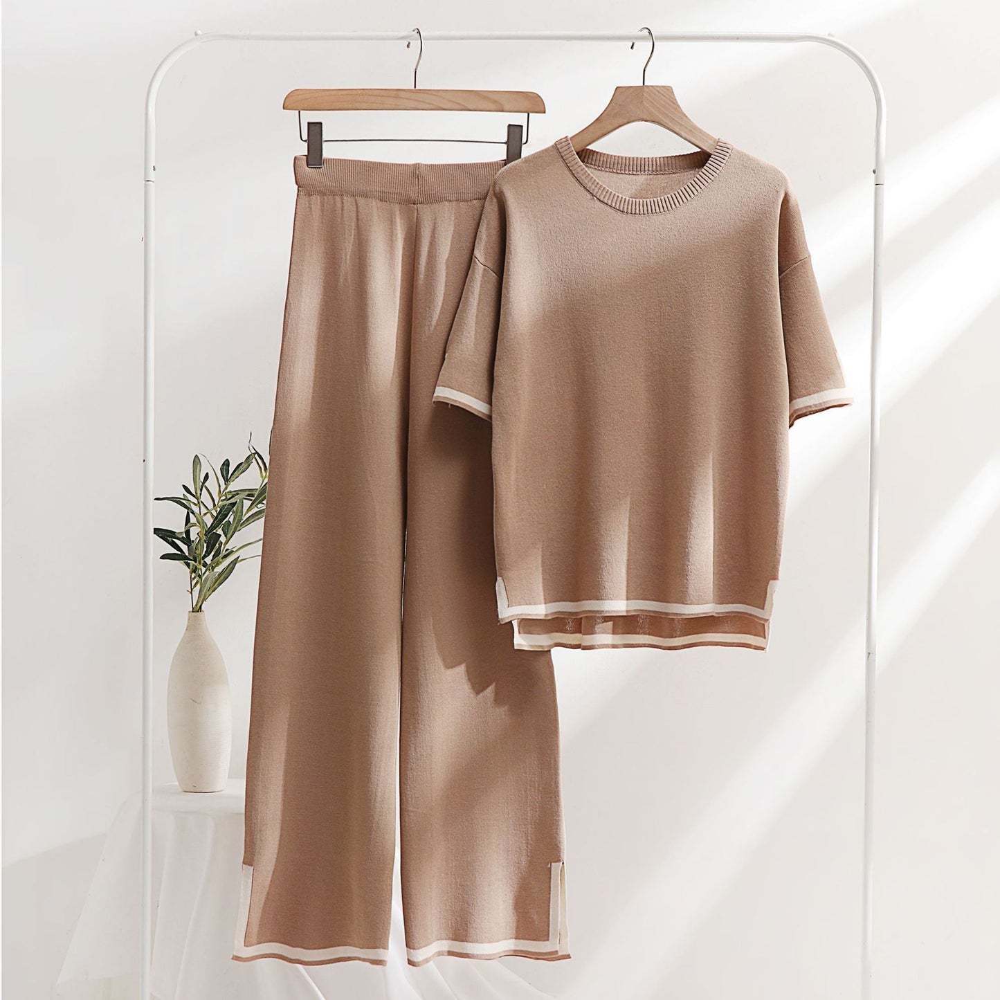 Classic Vintage Trousers with a Flattering Fit