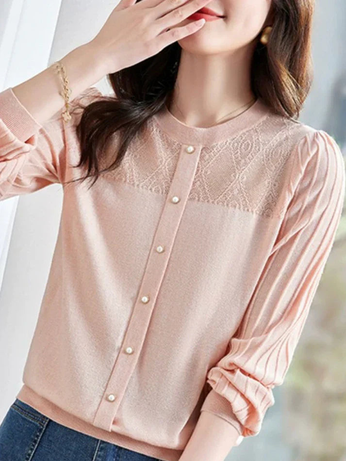 Effortlessly Elegant Blouse with a Timeless Design