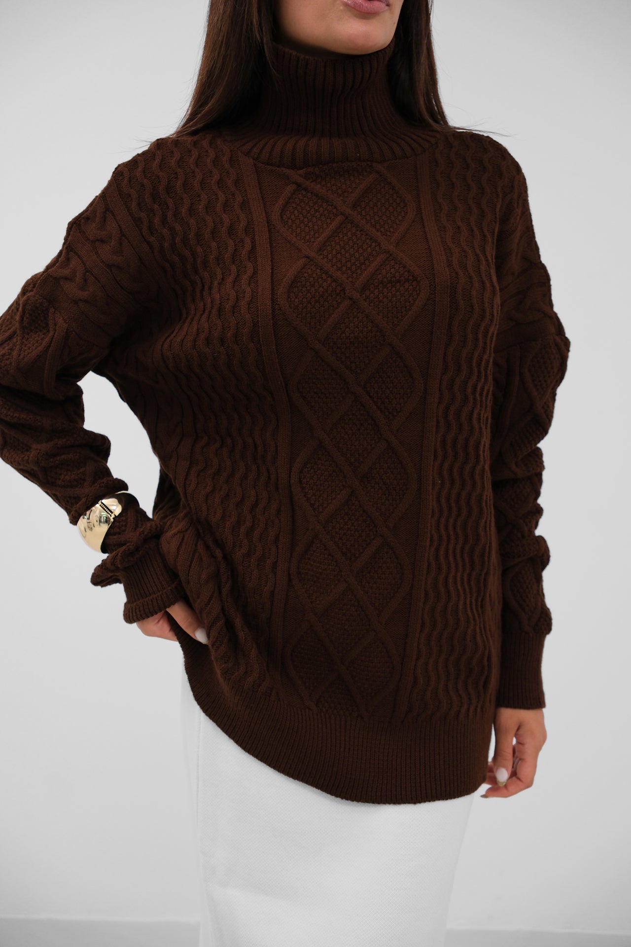 Cinthia® | Women's oversized turtleneck sweater knitted in dark brown
