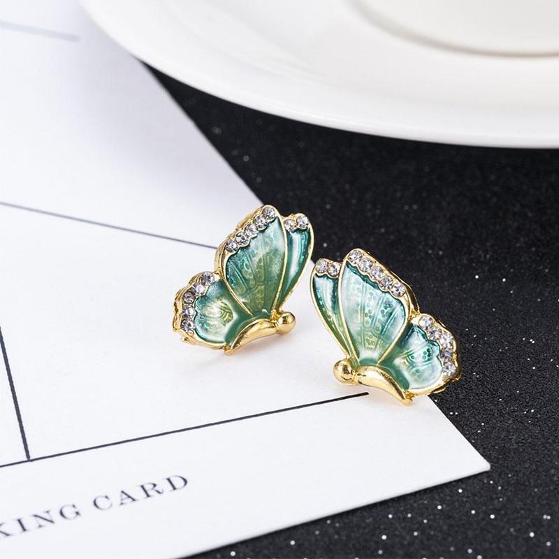 Klassinen Sormus ajattomalla viehätyksellä