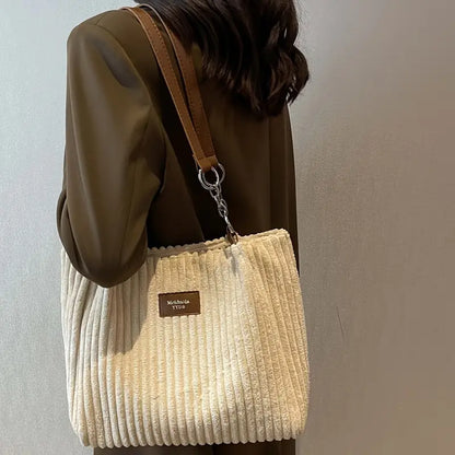 Well Tailored Bag with a Graceful Silhouette