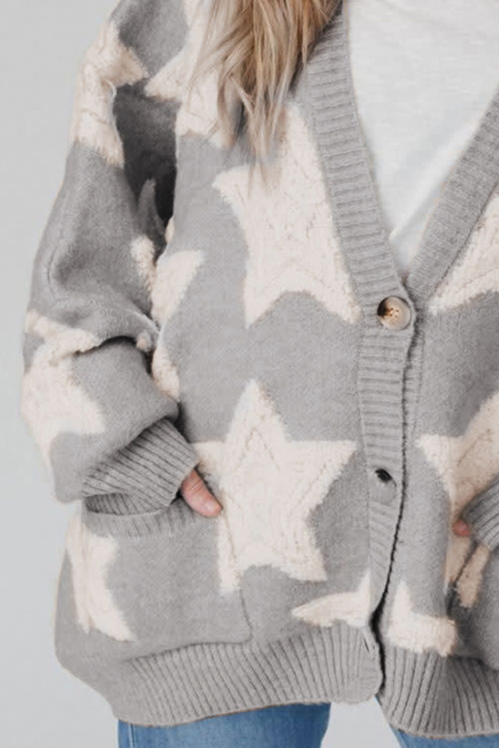 Well Tailored Cardigan with a Graceful Silhouette