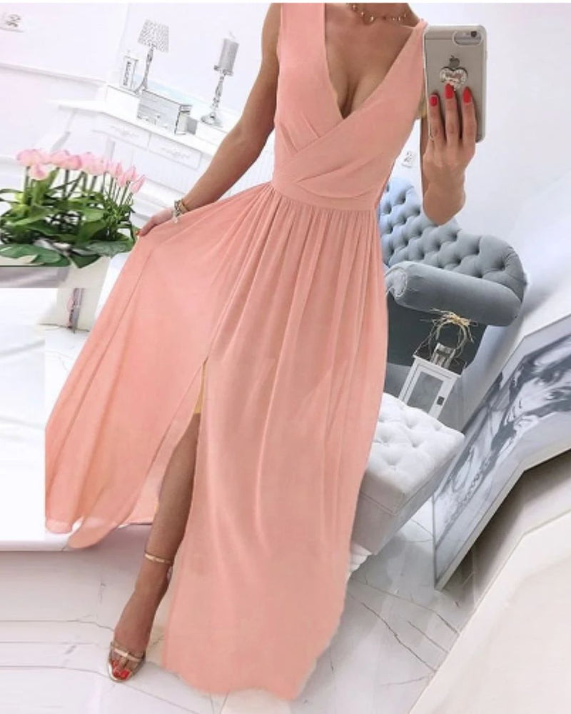 Well Tailored Dress with a Graceful Silhouette