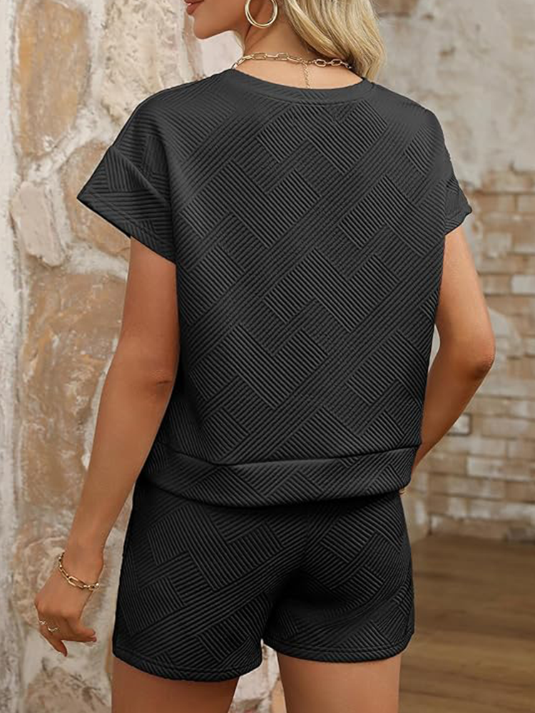 Well Tailored Sweater with a Graceful Silhouette