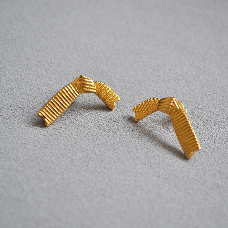 Kaunis Kulta Korvarengas ainutlaatuisella tyylillä