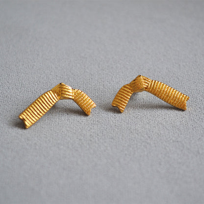 Kaunis Kulta Korvarengas ainutlaatuisella tyylillä