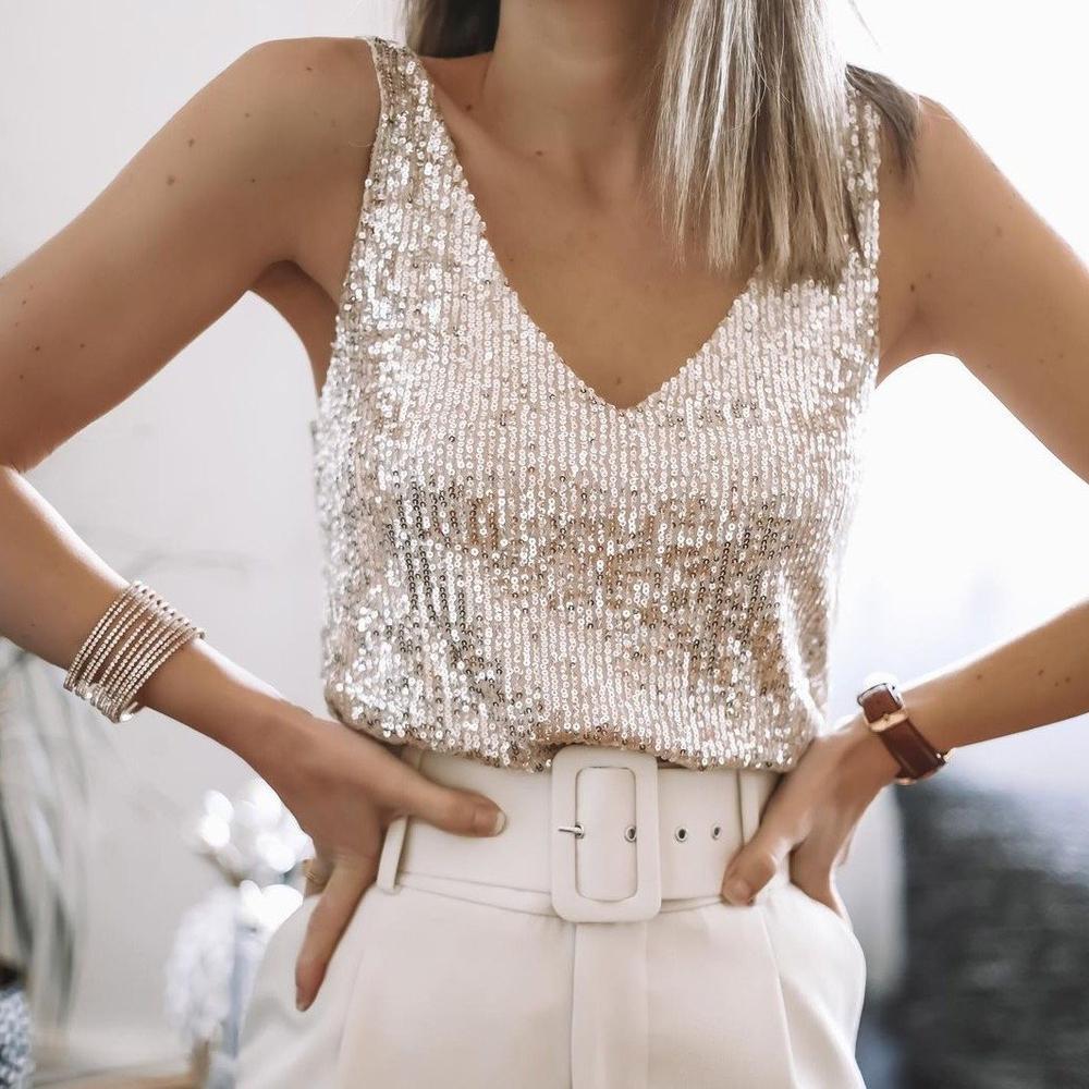 Effortlessly Elegant Top with a Timeless Design