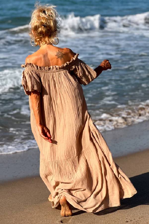 Effortlessly Elegant Dress with a Timeless Design