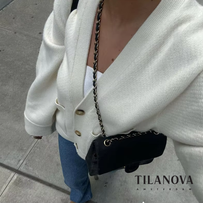 Effortlessly Elegant Cardigan with a Timeless Design