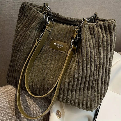 Well Tailored Bag with a Graceful Silhouette