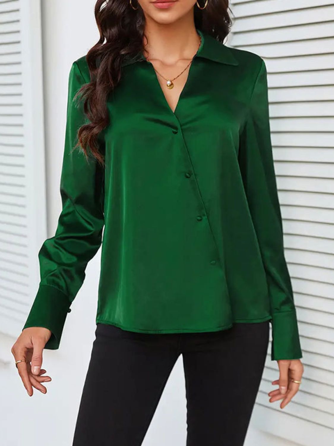 Well Tailored Shirt with a Graceful Silhouette