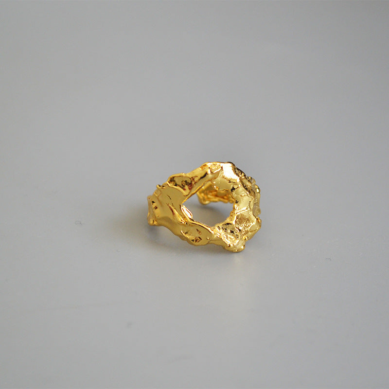 Klassinen Kulta Sormus ajattomalla viehätyksellä