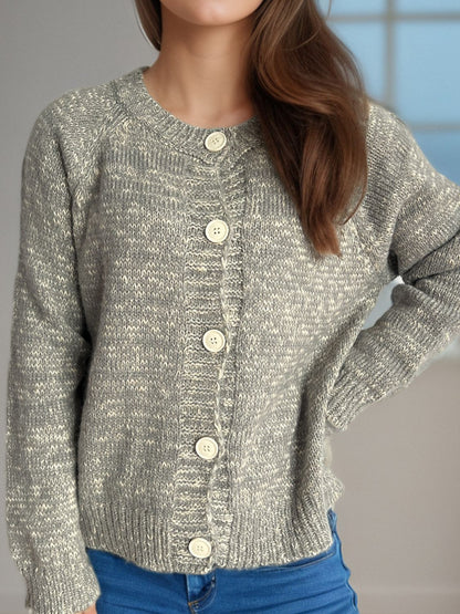Effortlessly Elegant Cardigan with a Timeless Design