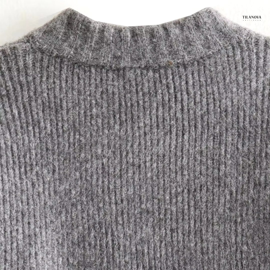 Well Tailored Cardigan with a Graceful Silhouette