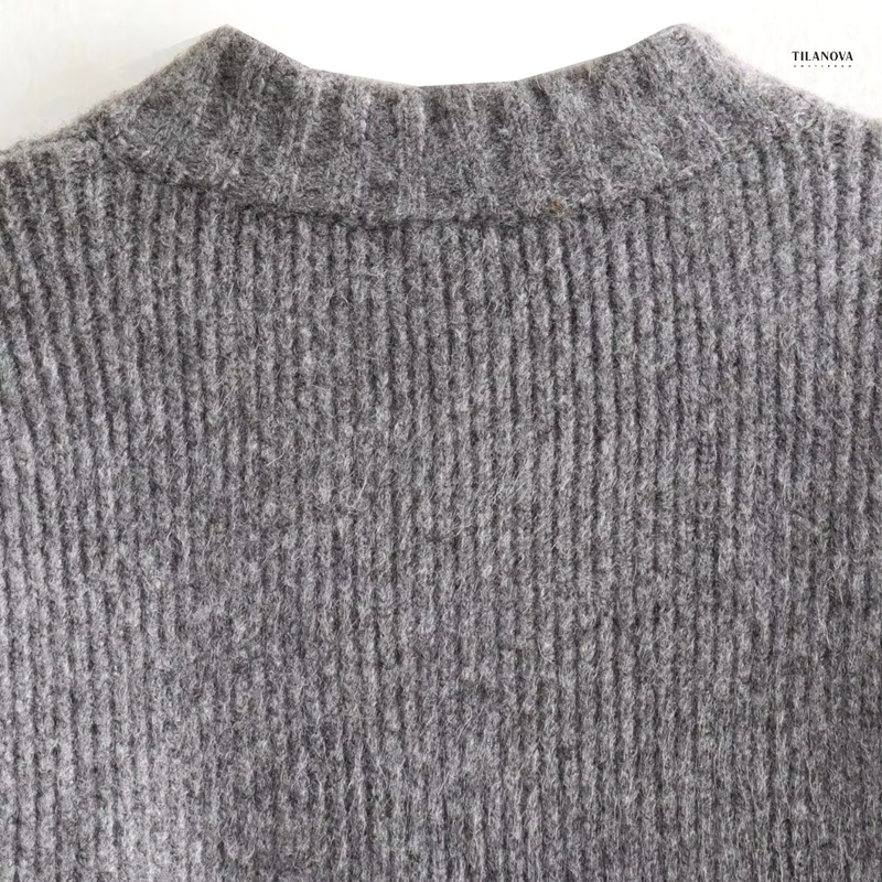 Well Tailored Cardigan with a Graceful Silhouette