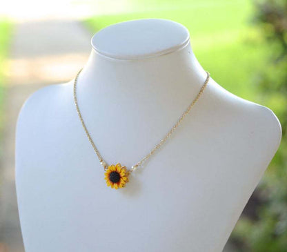 Klassinen Helmi Kaulakoru ajattomalla viehätyksellä