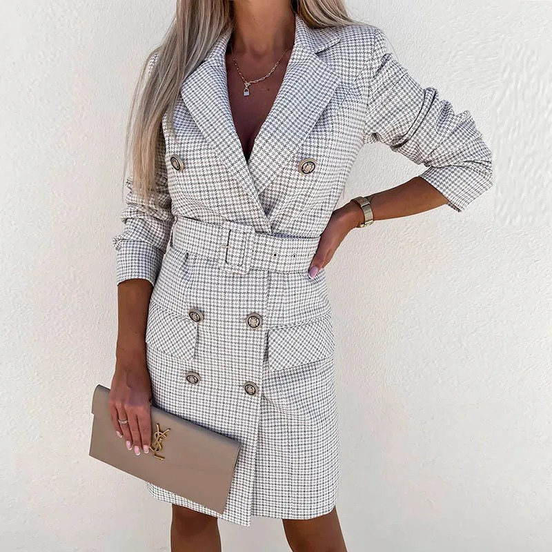 Sophisticated Garment with a Clean Classic Look