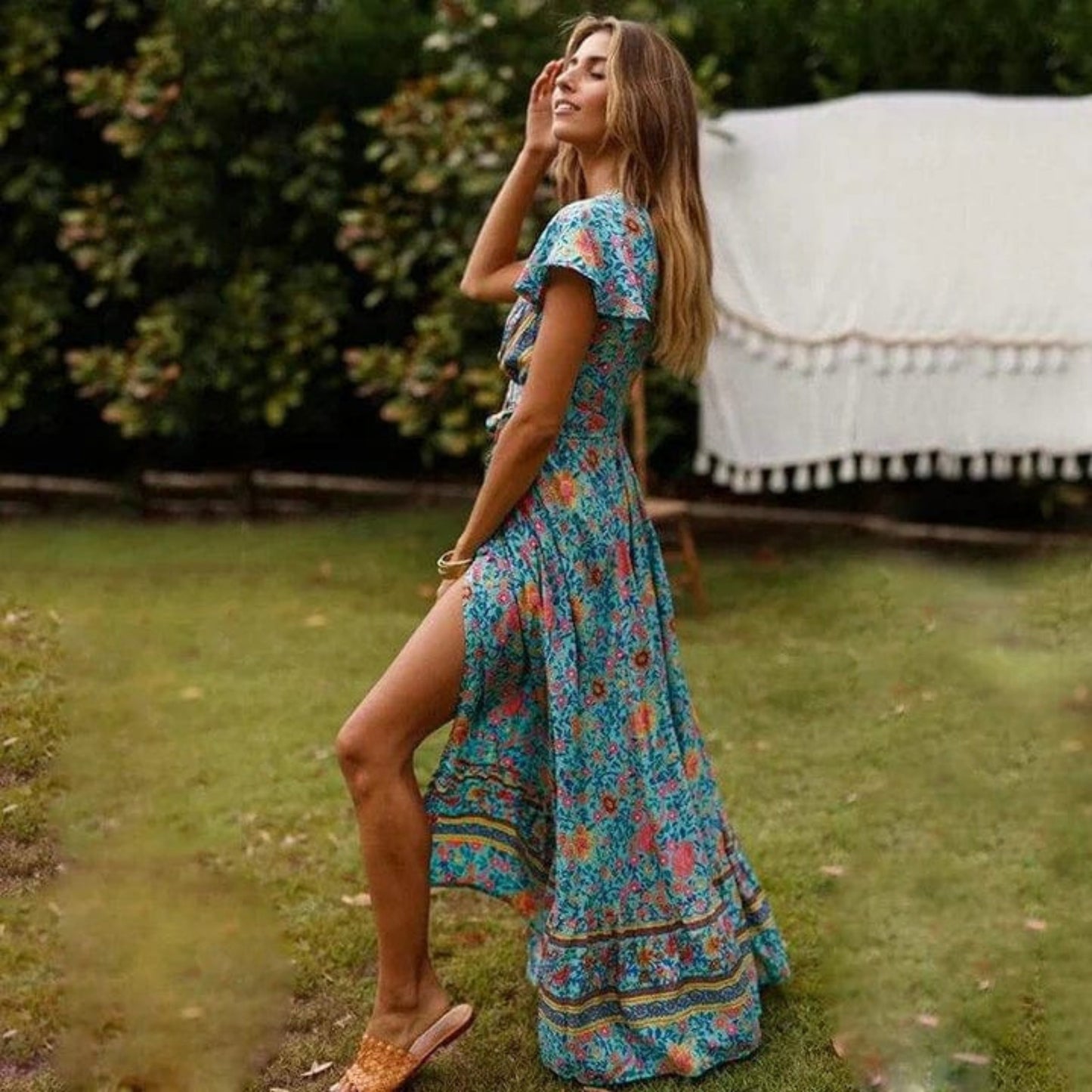 Beautifully Finished Dress in a Timeless Design