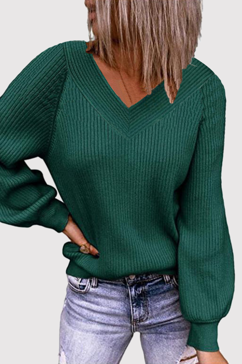 Effortlessly Elegant Sweater with a Timeless Design