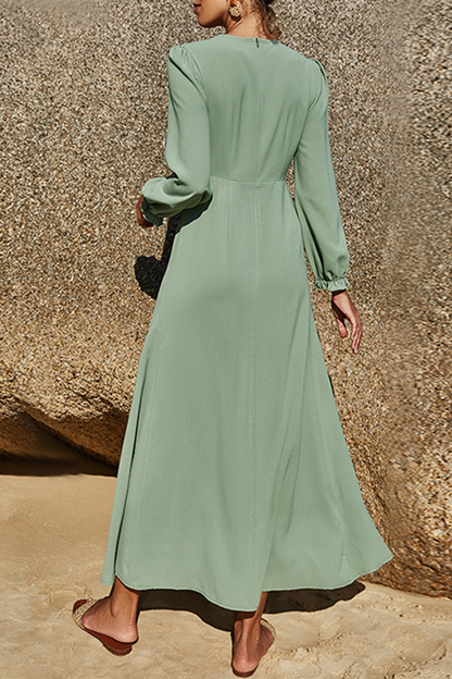 Effortlessly Elegant Dress with a Timeless Design