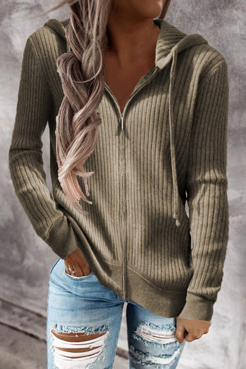 Effortlessly Elegant Cardigan with a Timeless Design