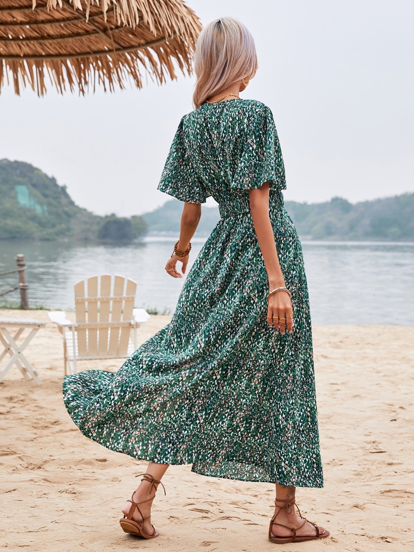 Effortlessly Elegant Dress with a Timeless Design