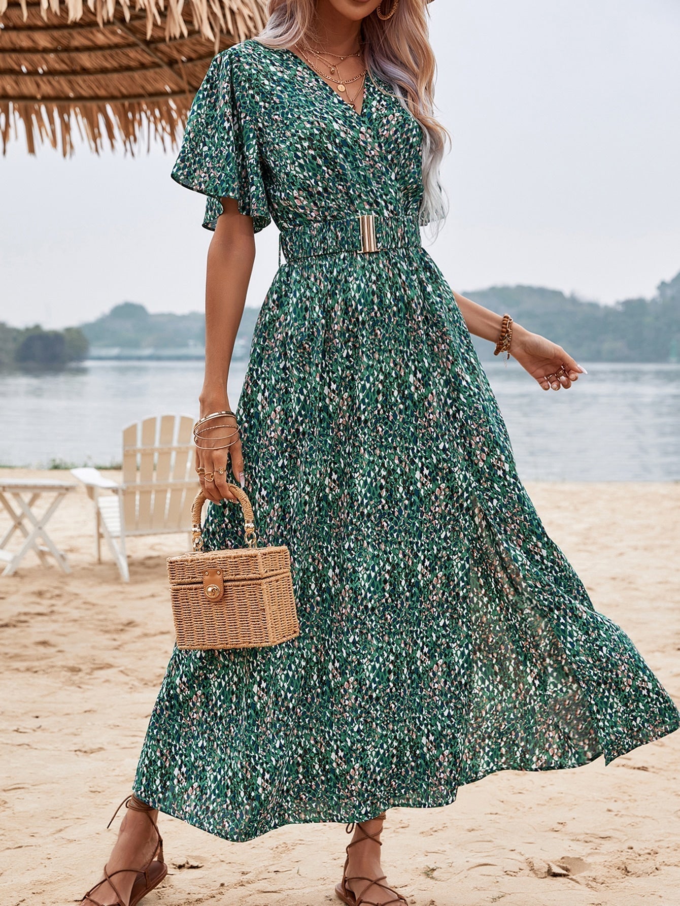 Effortlessly Elegant Dress with a Timeless Design