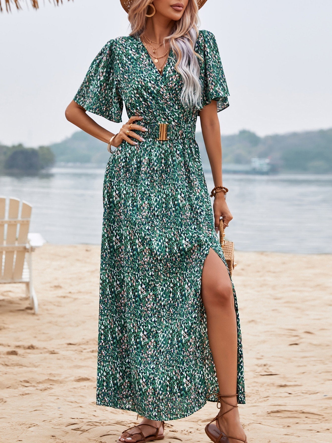 Effortlessly Elegant Dress with a Timeless Design
