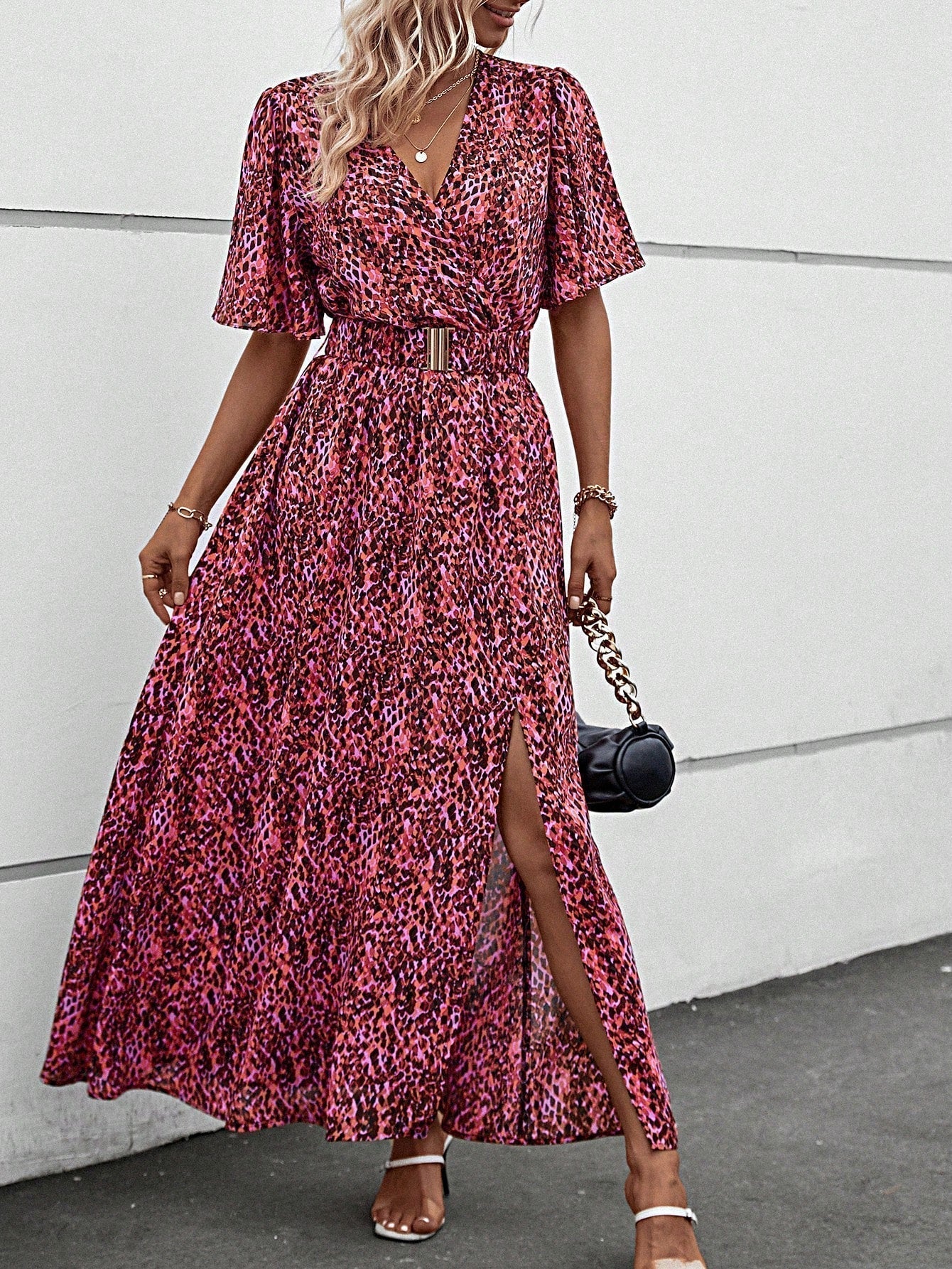 Effortlessly Elegant Dress with a Timeless Design