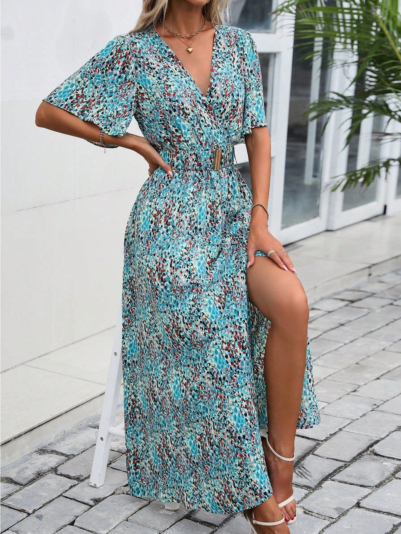 Effortlessly Elegant Dress with a Timeless Design